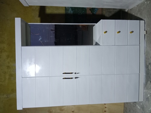 Kabati milango mitatu