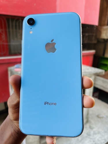 iPhone XR 64GB Battery ? 99% SLIGHTY USED