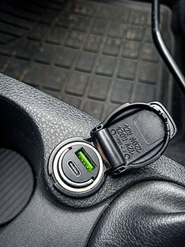 CAR MINI FAST CHARGER 