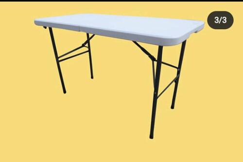 Folding table