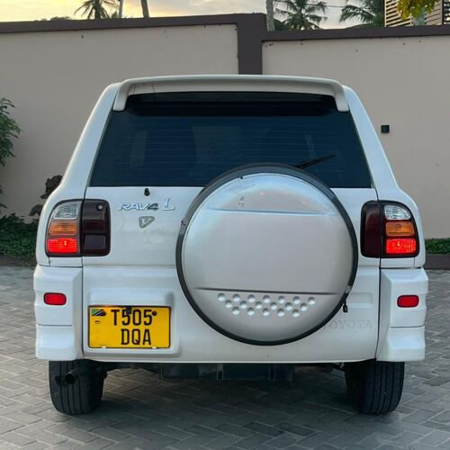 NAUZA TOYOTA RAV4 NZURI SANA 