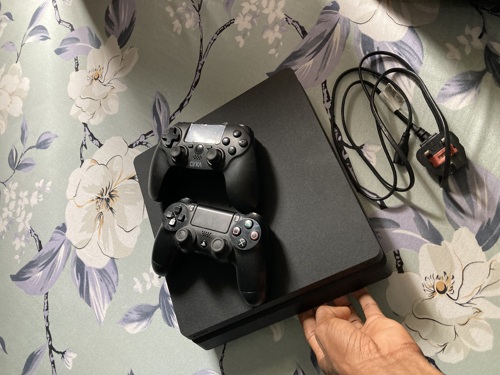 Ps4 slim 