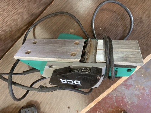 Corded electric wood planer