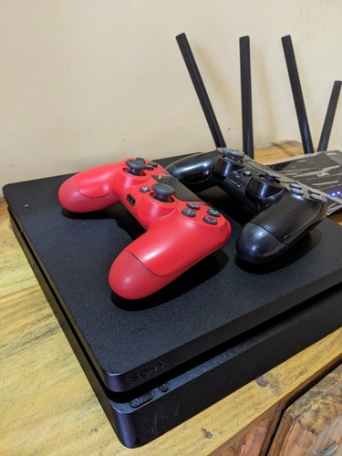 PLAYSTATION 4.