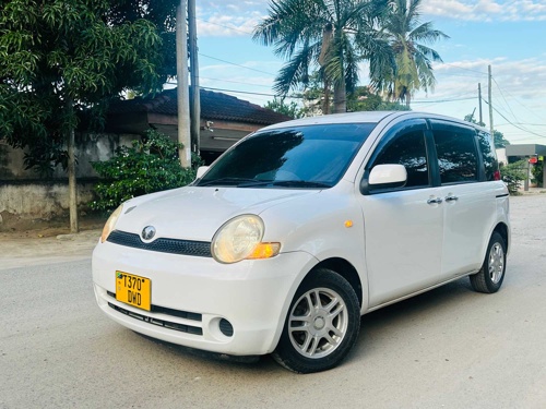 TOYOTA SIENTA,2005