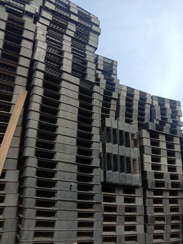 Plastic pallets 