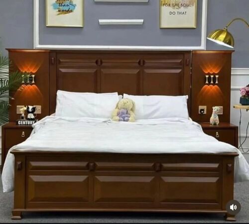 Kitanda na bed side zake 