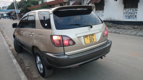 NAUZA TOYOTA HARRIER 