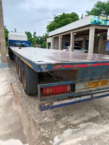 Scania 124 pamoja na trailer