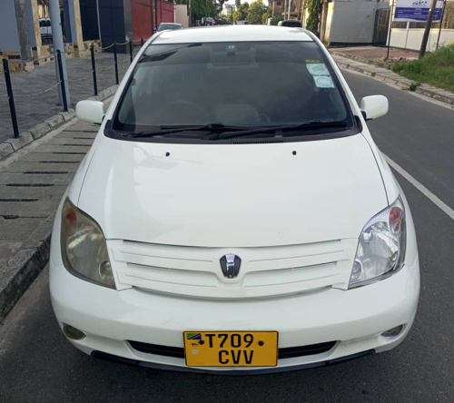2003 TOYOTA IST
