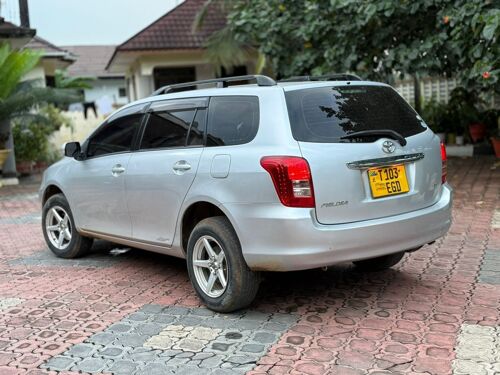 Toyota fielder 