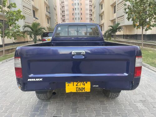Toyota Hilux pickup 28.8