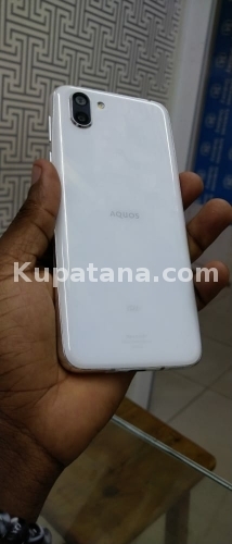aquos r2