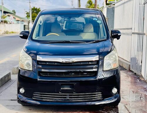 Toyota Noah Mkopo /cash 