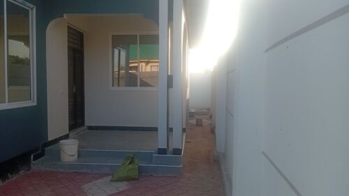 Nyumba inauzwa 65