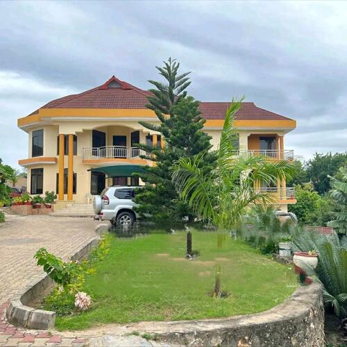 Six bedrooms house for rent