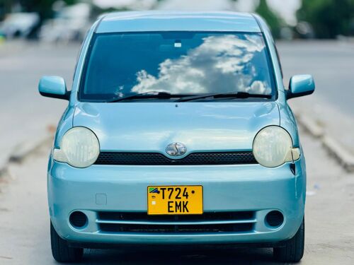 Toyota sienta 14