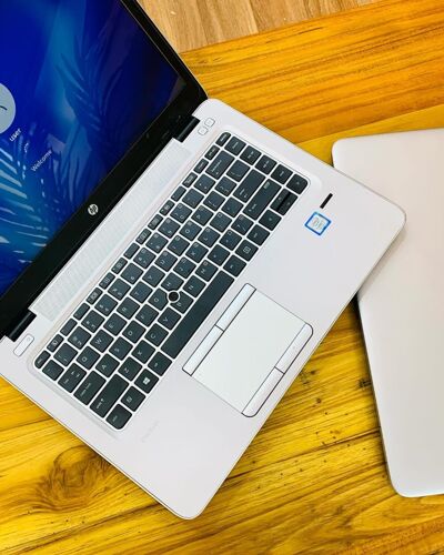 Tunazo laptops aina mbalimbali