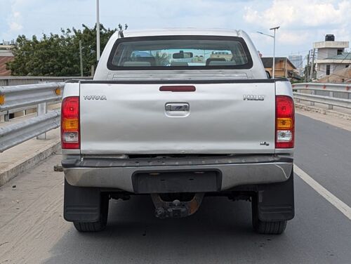 NAUZA TOYOTA HILUX DOUBLE CABI