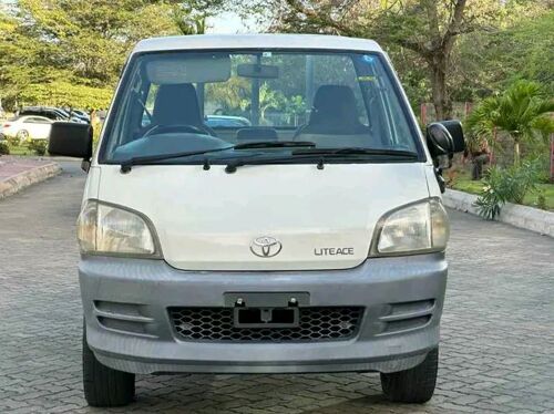 TOWN HIACE NAUZA 
