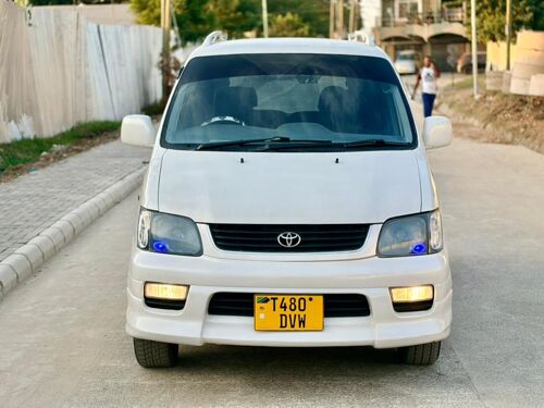 NAUZA TOYOTA NOAH 