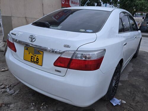 Inauzwa Toyota Premio
