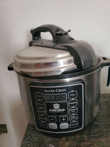 PRESSURE COOKER 