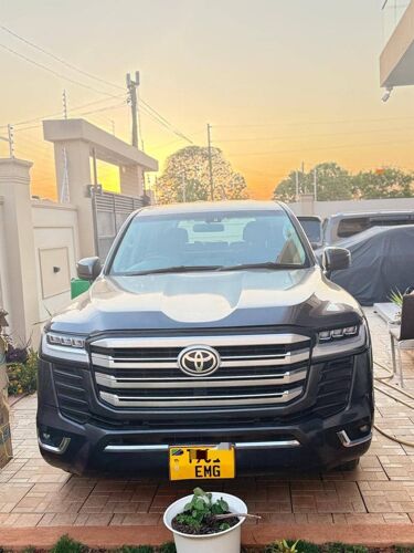 LAND CRUISER 