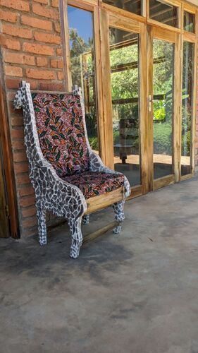 Giraffe table chair