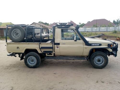 Landcruiser single cabn pickup