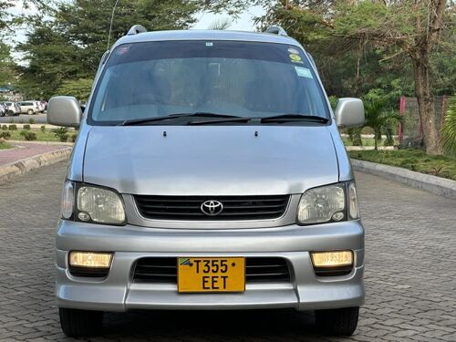 Toyota noah road  tour