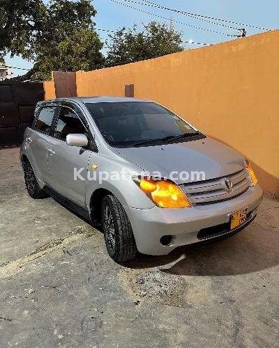 Toyota IST (CM)