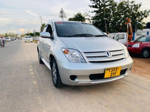 TOYOTA IST 2004
