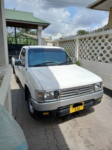 TOYOTA HILUX SINGLE CABIN