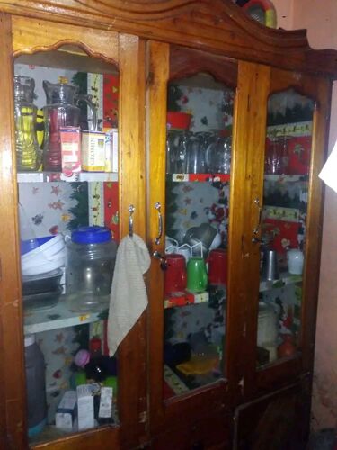 Kabati la vyombo la mbao 