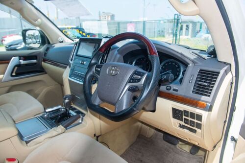 Toyota Land Cruiser V8 