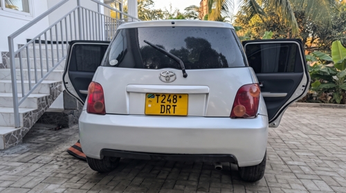 TOYOTA IST