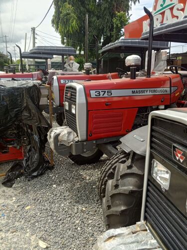 NAUZA MASSEY FURGSON TREKTA 