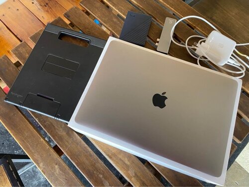 MACBOOK PRO 13 INCH M1