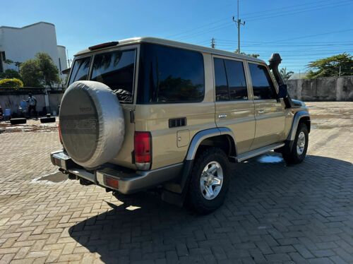 LANDCRUISER LV ON SALE