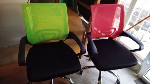 OFFICE CHAIR- Red and Green