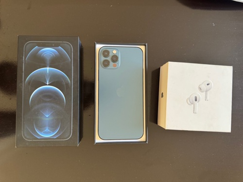 iPhone 12 Pro 128GB + AirPods