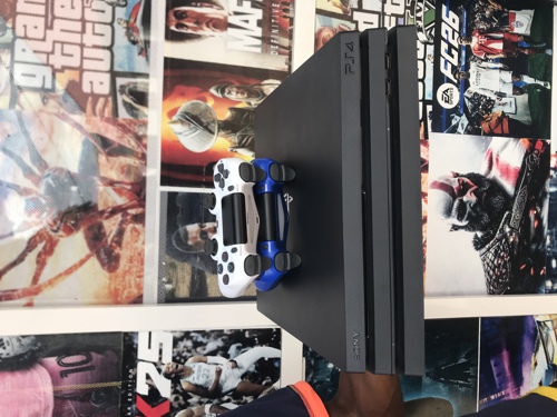 PS4 pro 1TB