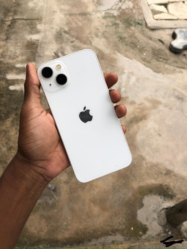iPhone 13 plain