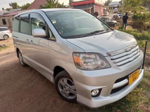 Toyota Noah new shape 