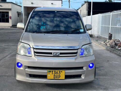 Toyota Noah DXP