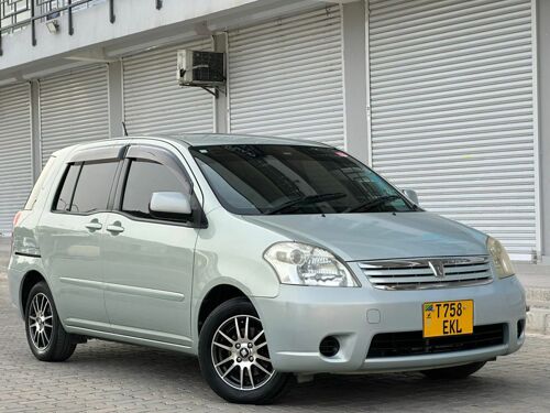 Toyota  raum  2003/04