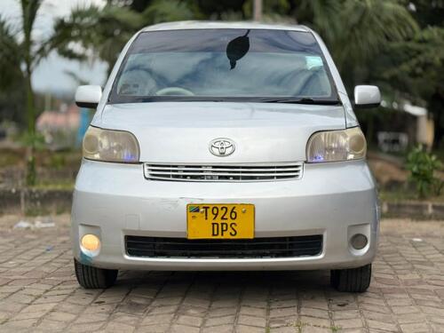 Toyota porte 6.9m