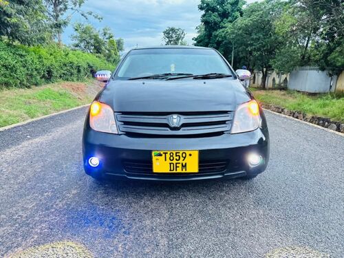TOYOTA IST 2004