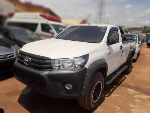 Hilux nauza new safi sana